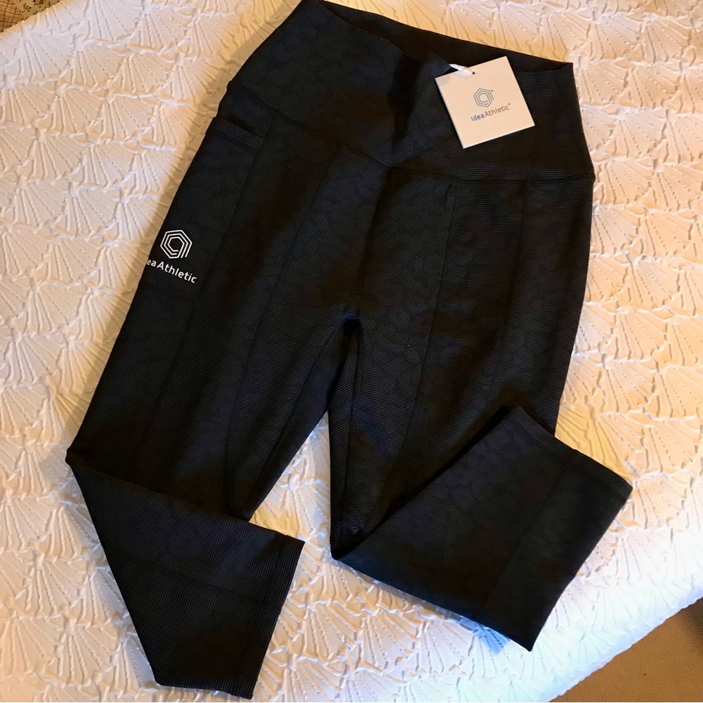 NWT  Women Leggings Size Large